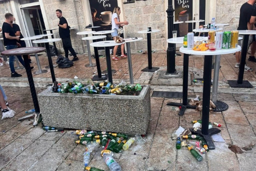 Sinj Thompson u Sinju smeće 